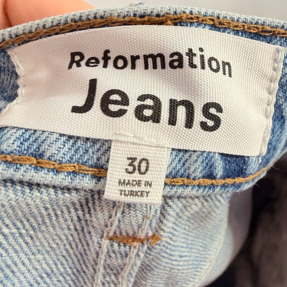 Reformation Wilder High Rise Relaxed Jean Shorts in Light Blue Size 30 - Picture 5 of 8